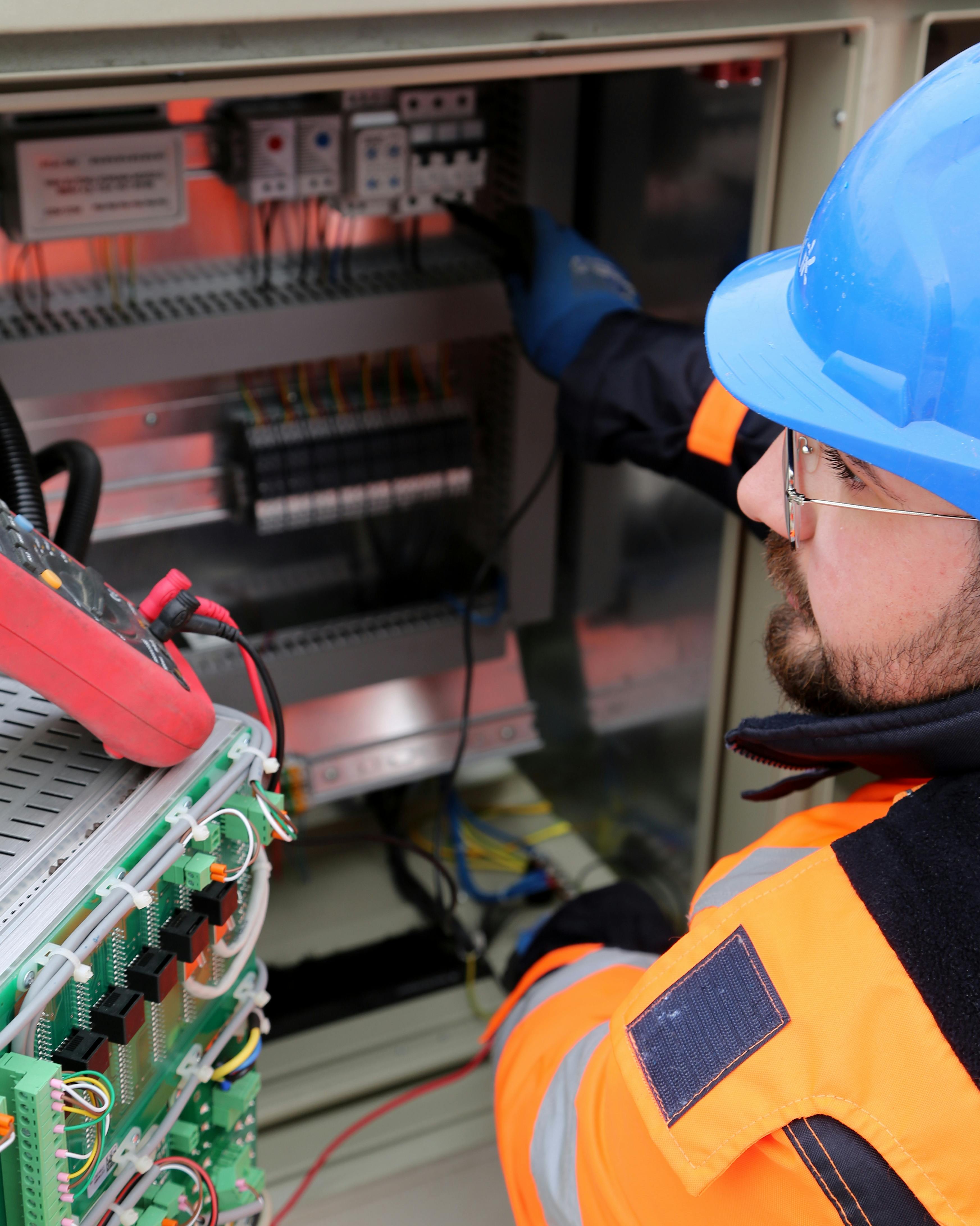 Elektrik Tesisatında Güvenli Çözümler, Beyaz Eşya Servisinde Uzun Ömürlü Performans Sağlıyoruz
